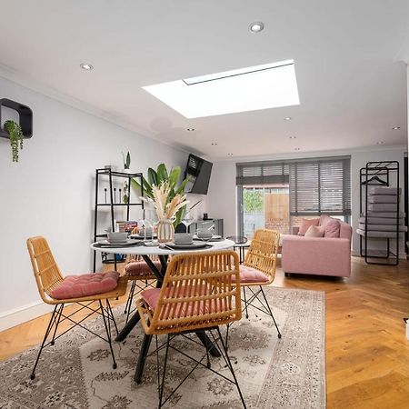 Guestready - Unique Home Near Wimbledon With Gorgeous Deck And Parking Londra Esterno foto