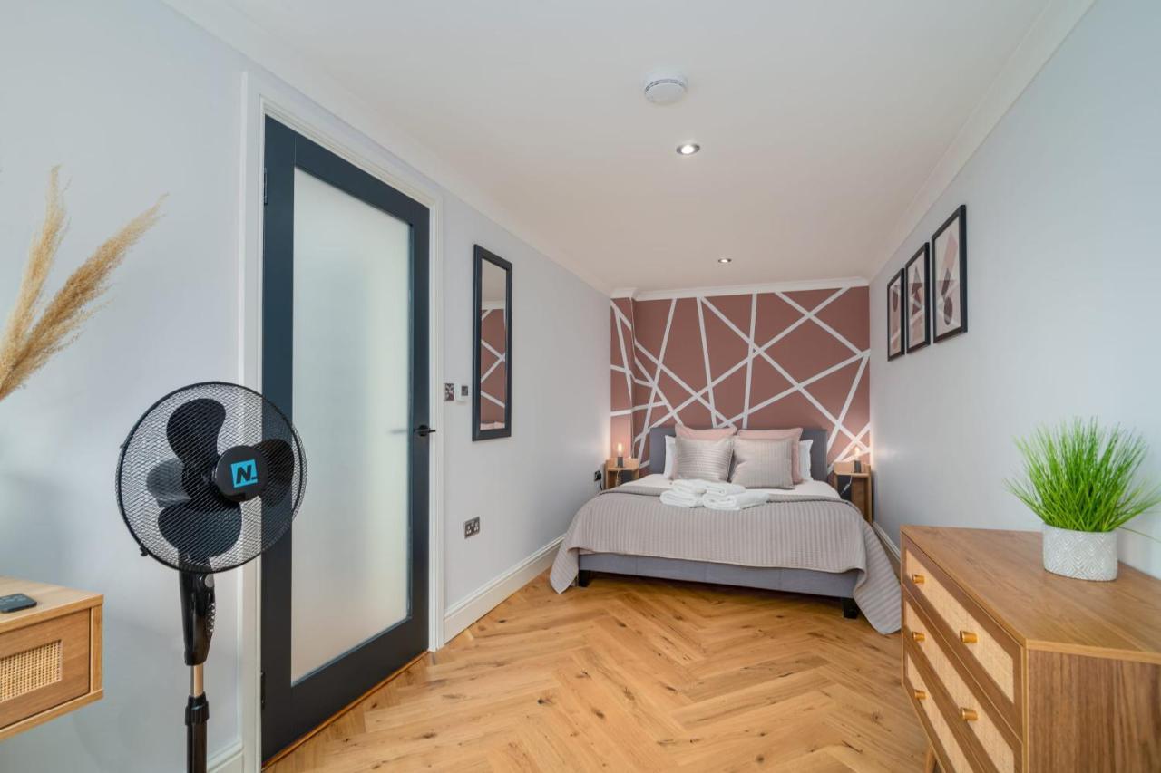 Guestready - Unique Home Near Wimbledon With Gorgeous Deck And Parking Londra Esterno foto
