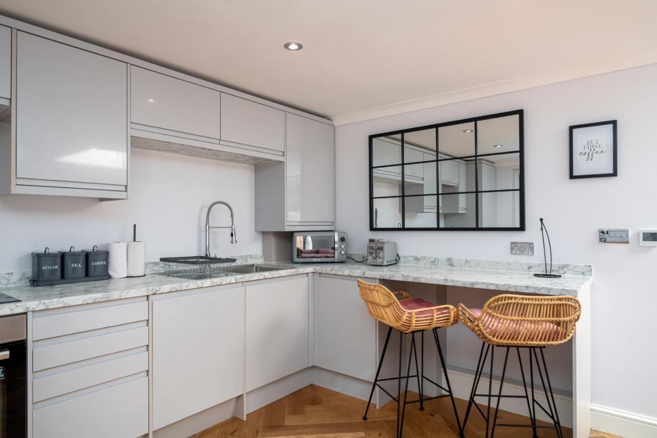 Guestready - Unique Home Near Wimbledon With Gorgeous Deck And Parking Londra Esterno foto