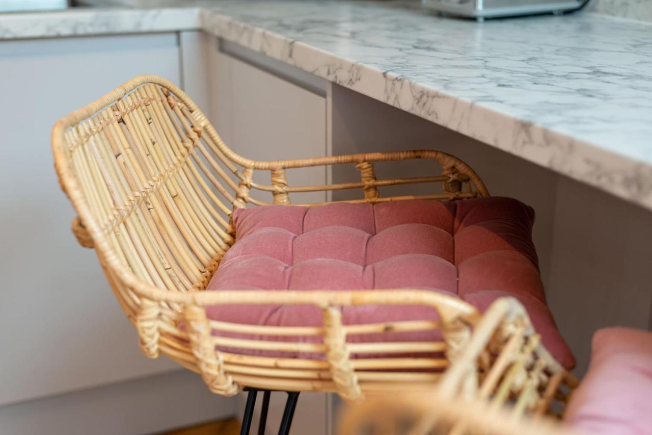 Guestready - Unique Home Near Wimbledon With Gorgeous Deck And Parking Londra Esterno foto