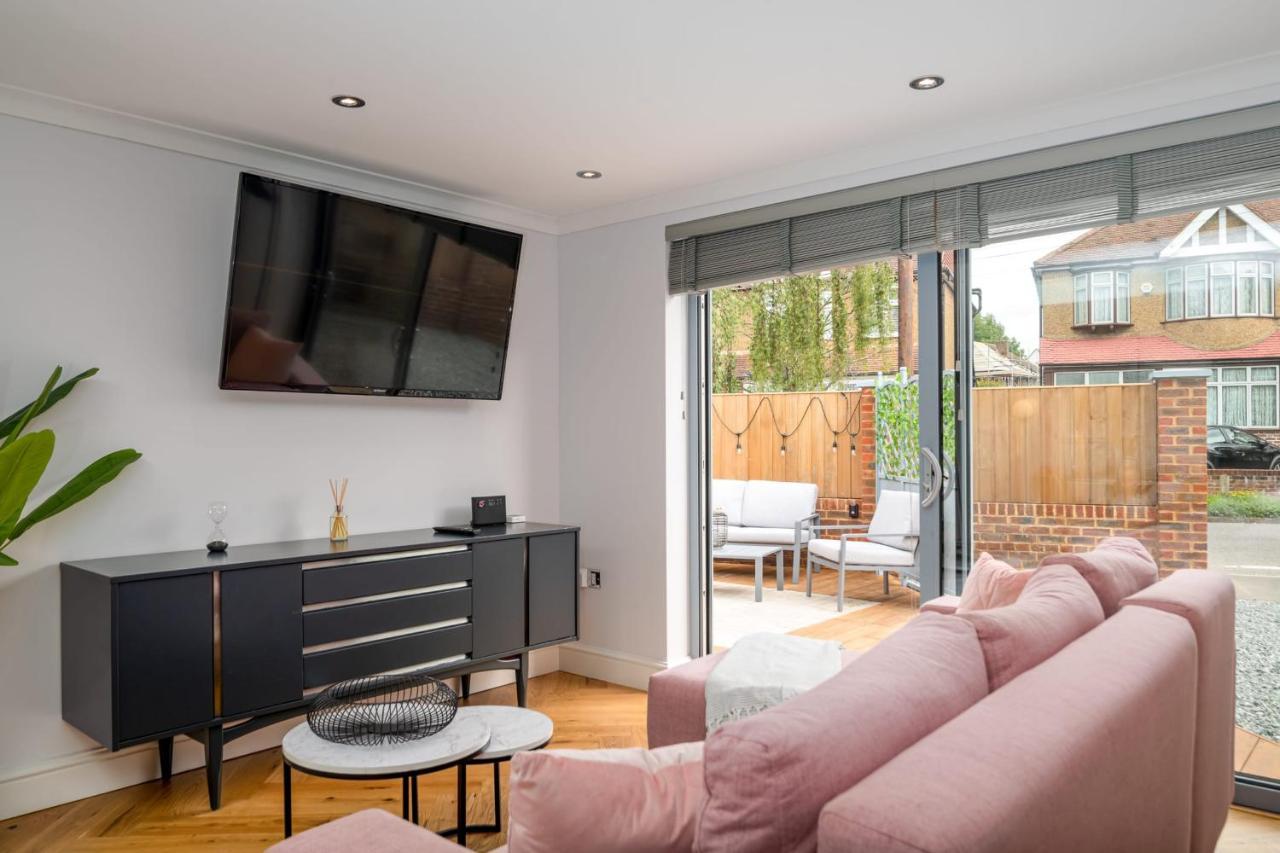 Guestready - Unique Home Near Wimbledon With Gorgeous Deck And Parking Londra Esterno foto
